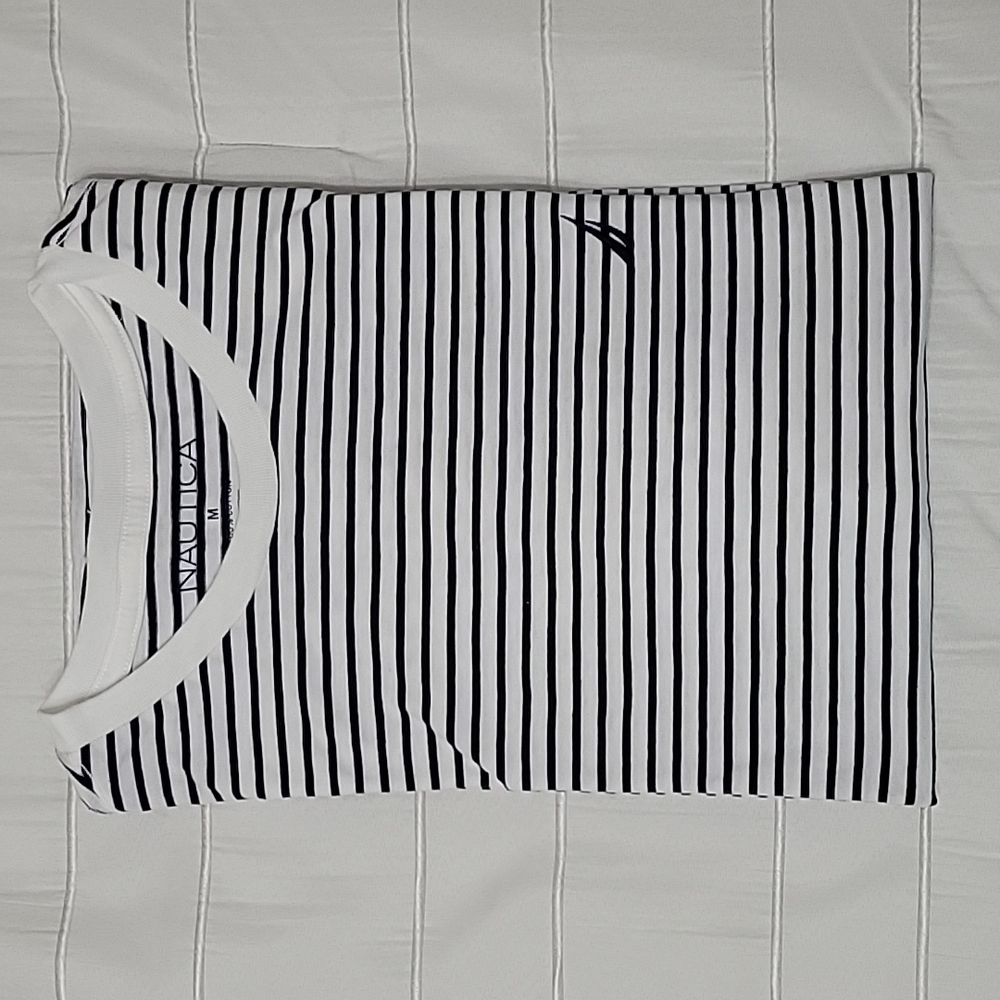 Nautica Short-Sleeved Tee (M)